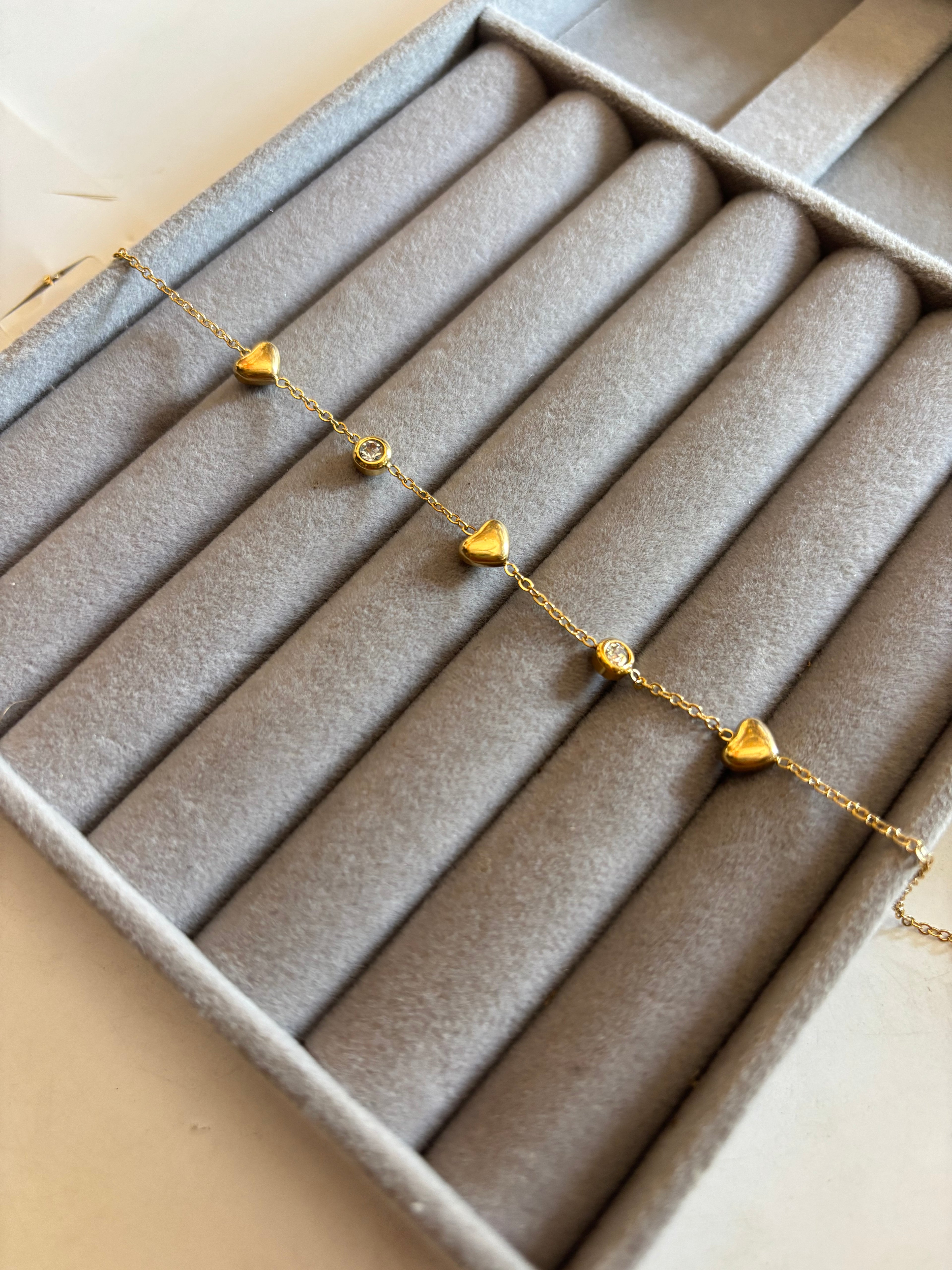 Minimal heart necklace