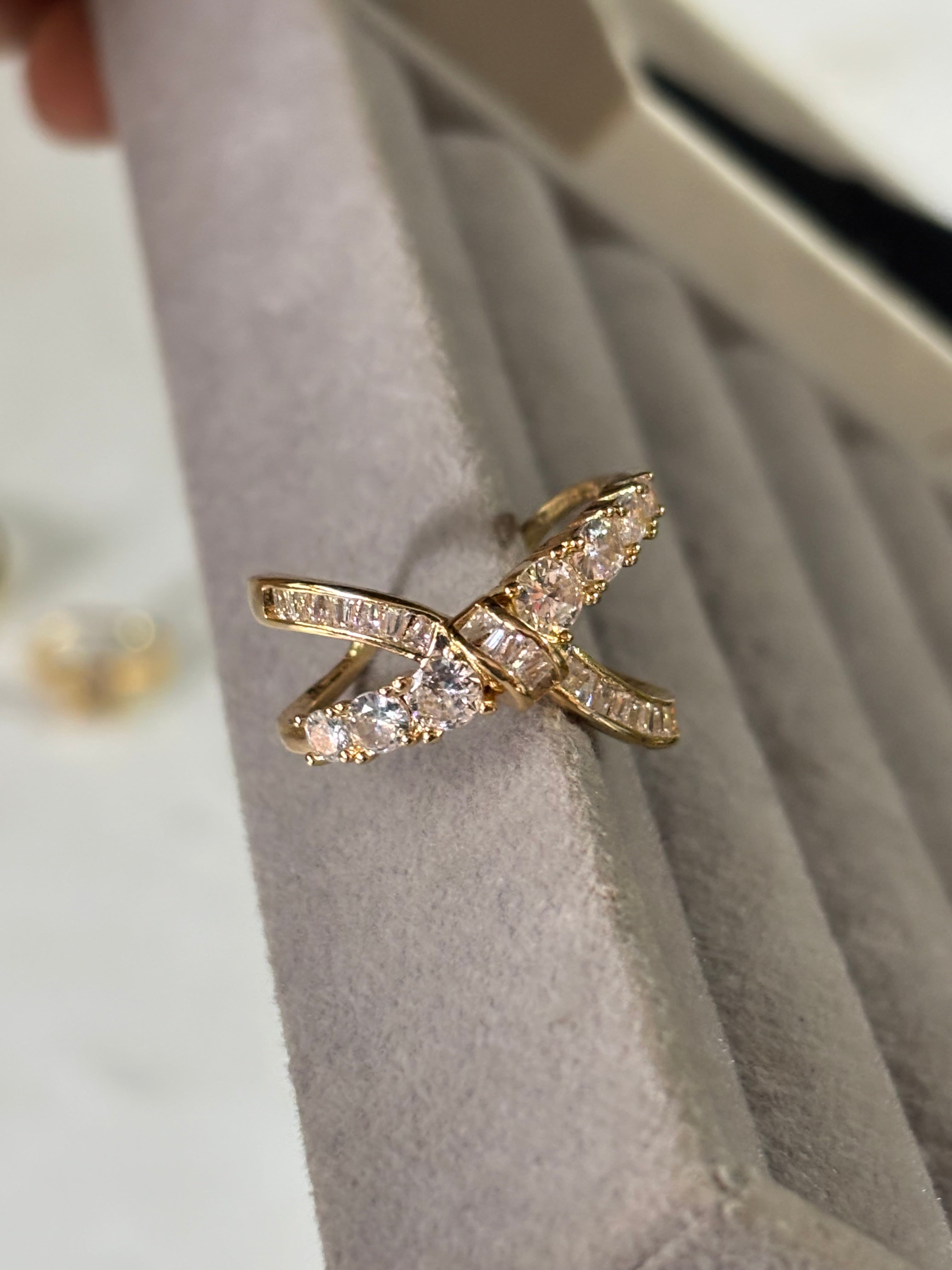 Criss cross ring