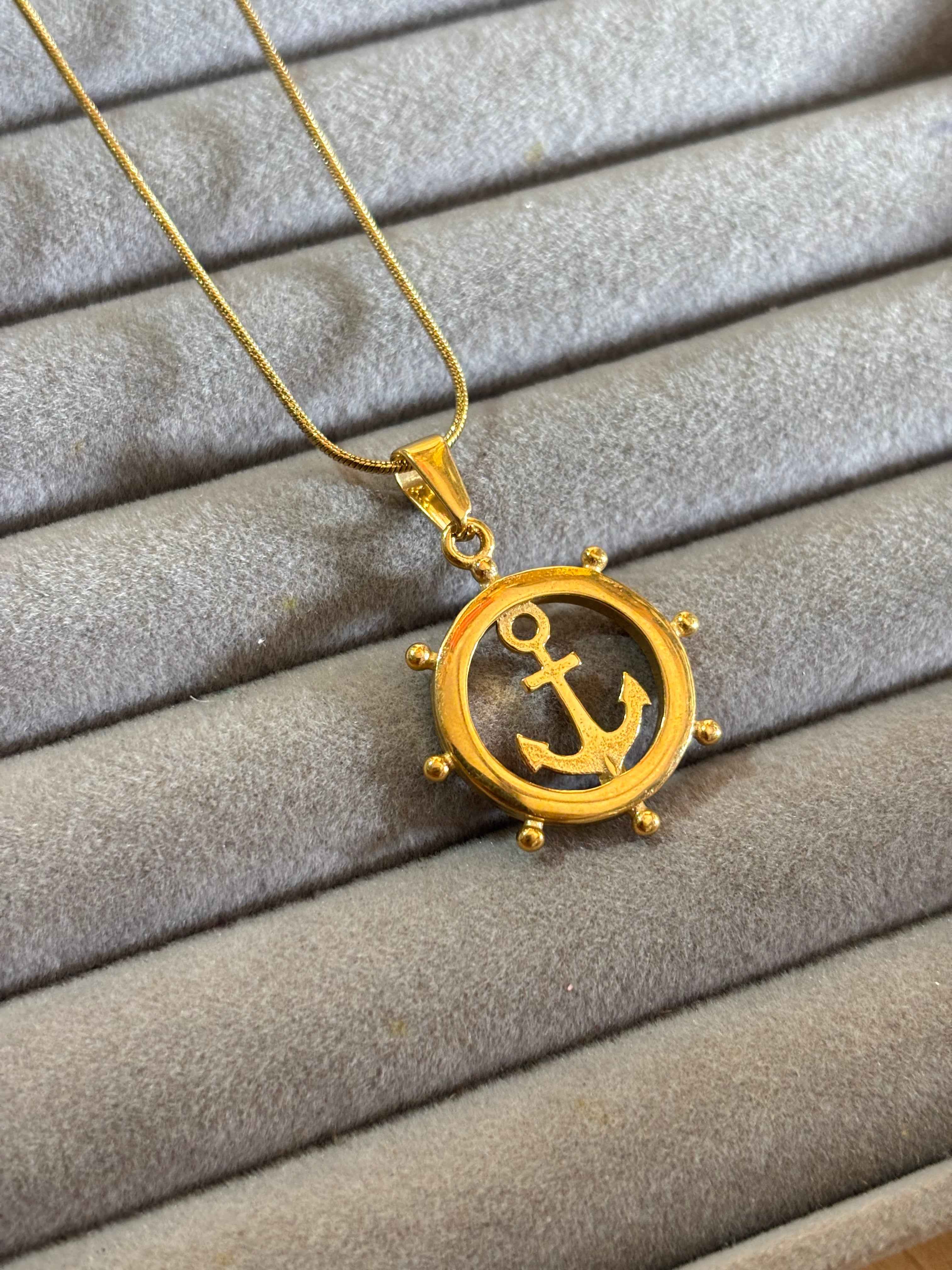 Anchor & ship wheel pendant