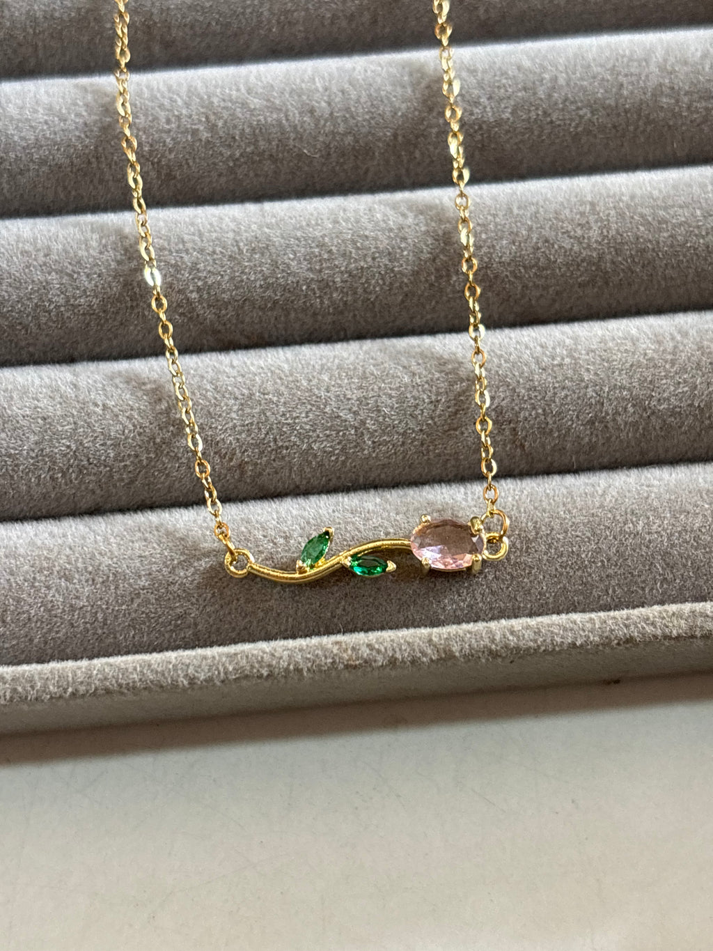 Tulip horizontal pendant necklace