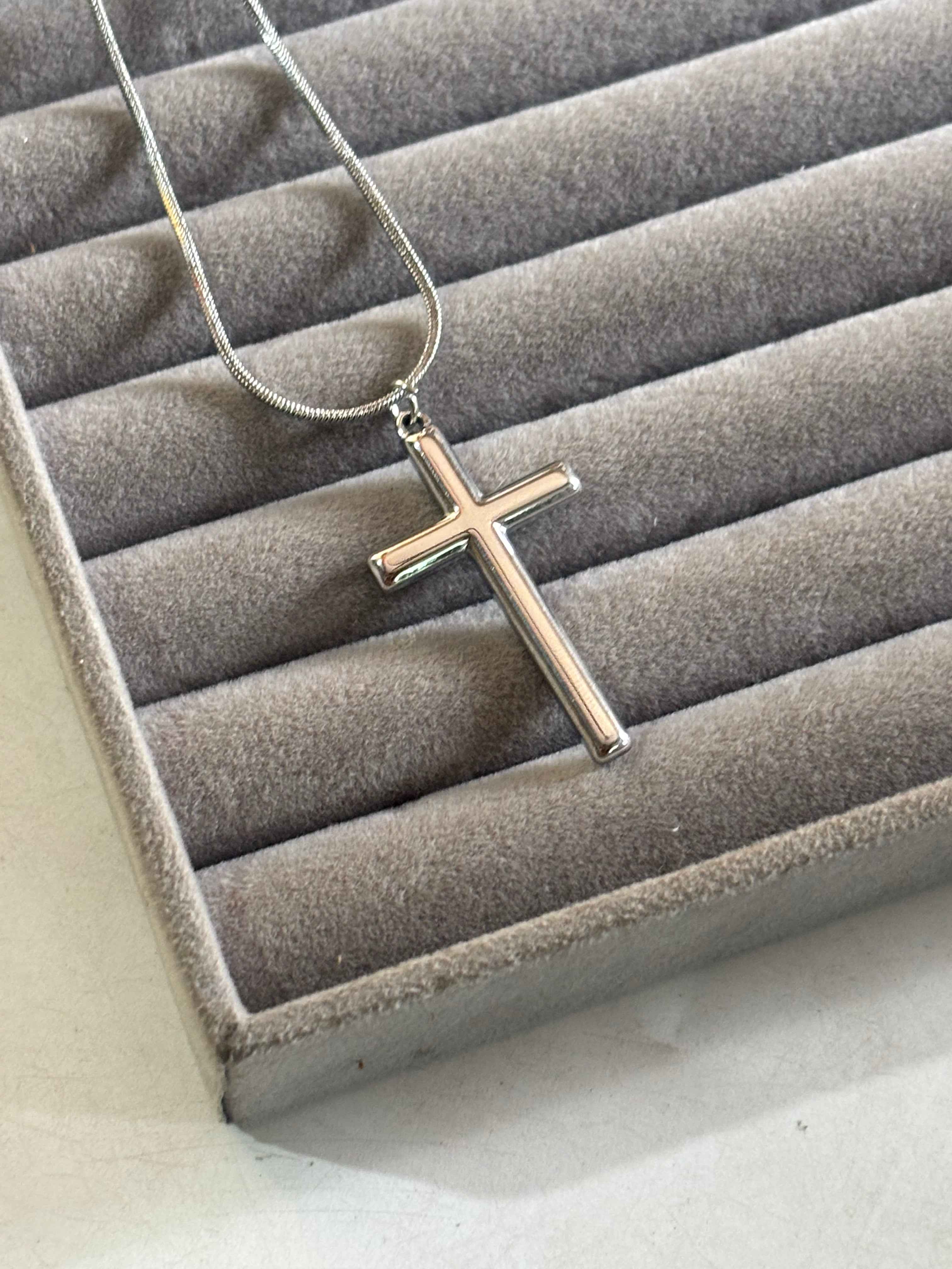 Lustre Cross