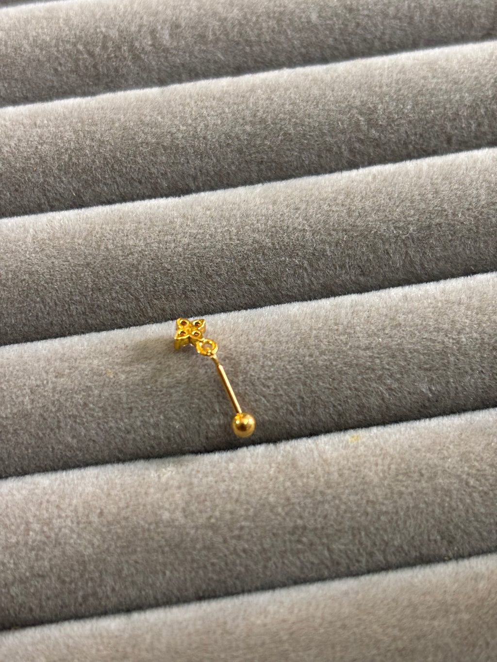 Floral drop nose pin