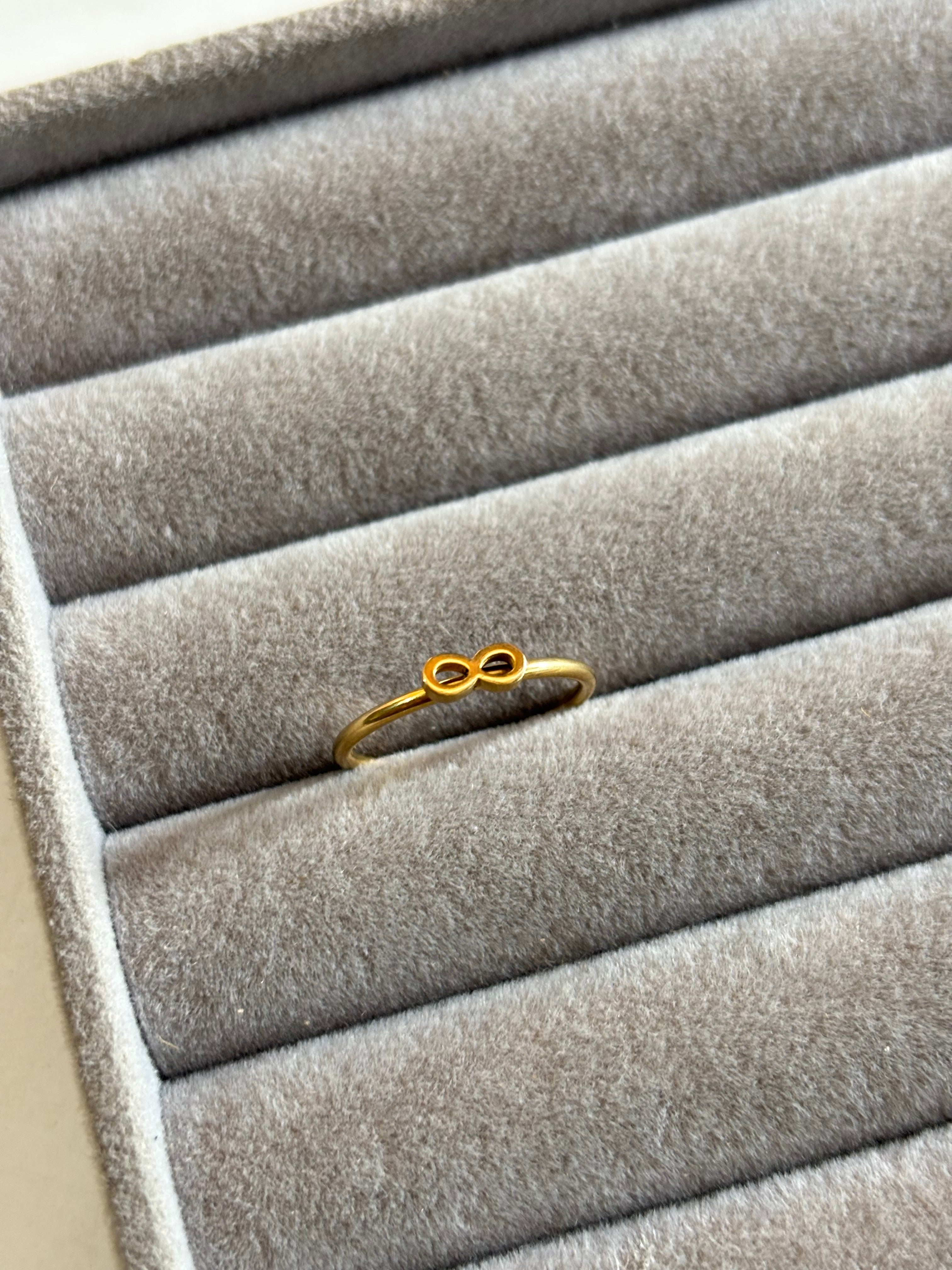 Infinity ring