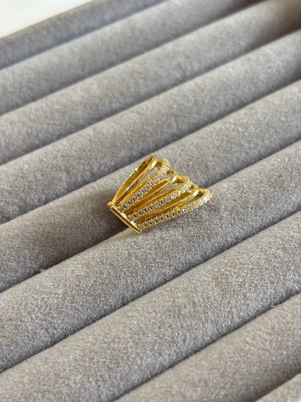 IT girl Earcuff - Hirulythings