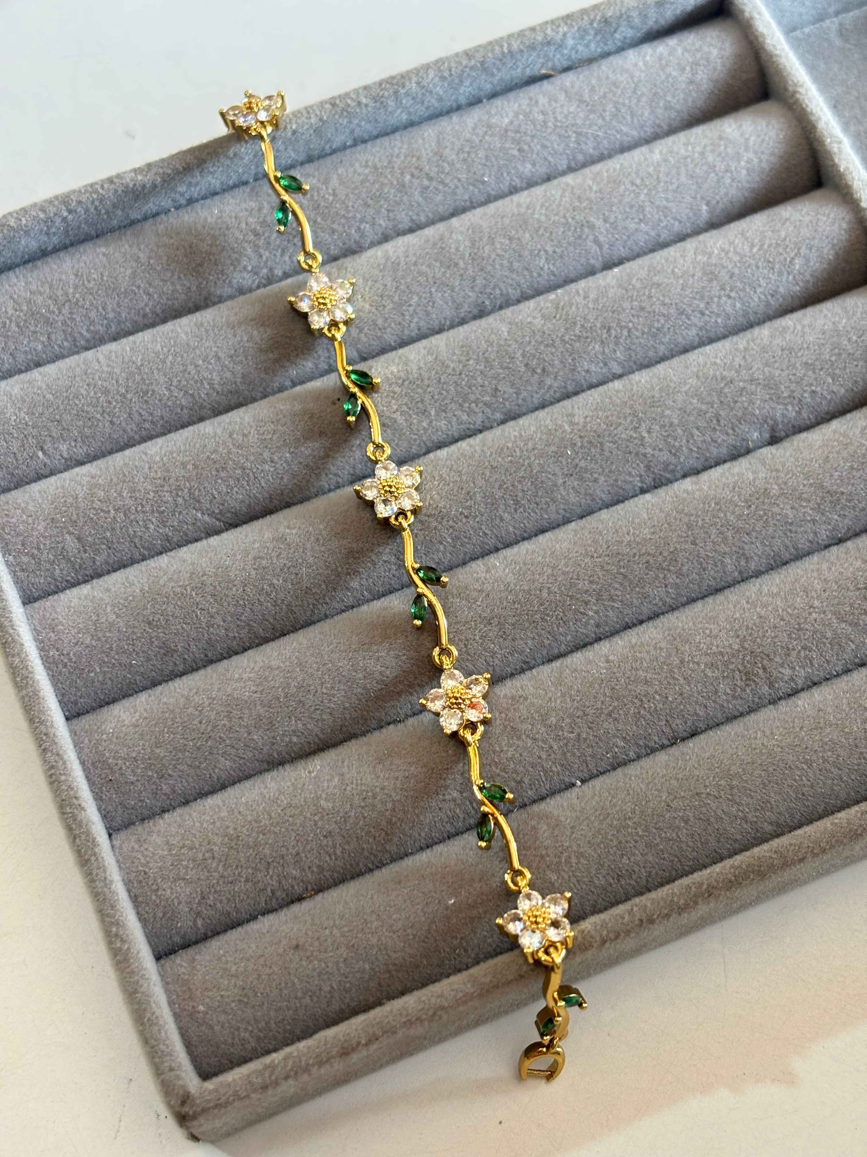 Floral garden bracelet - Hirulythings