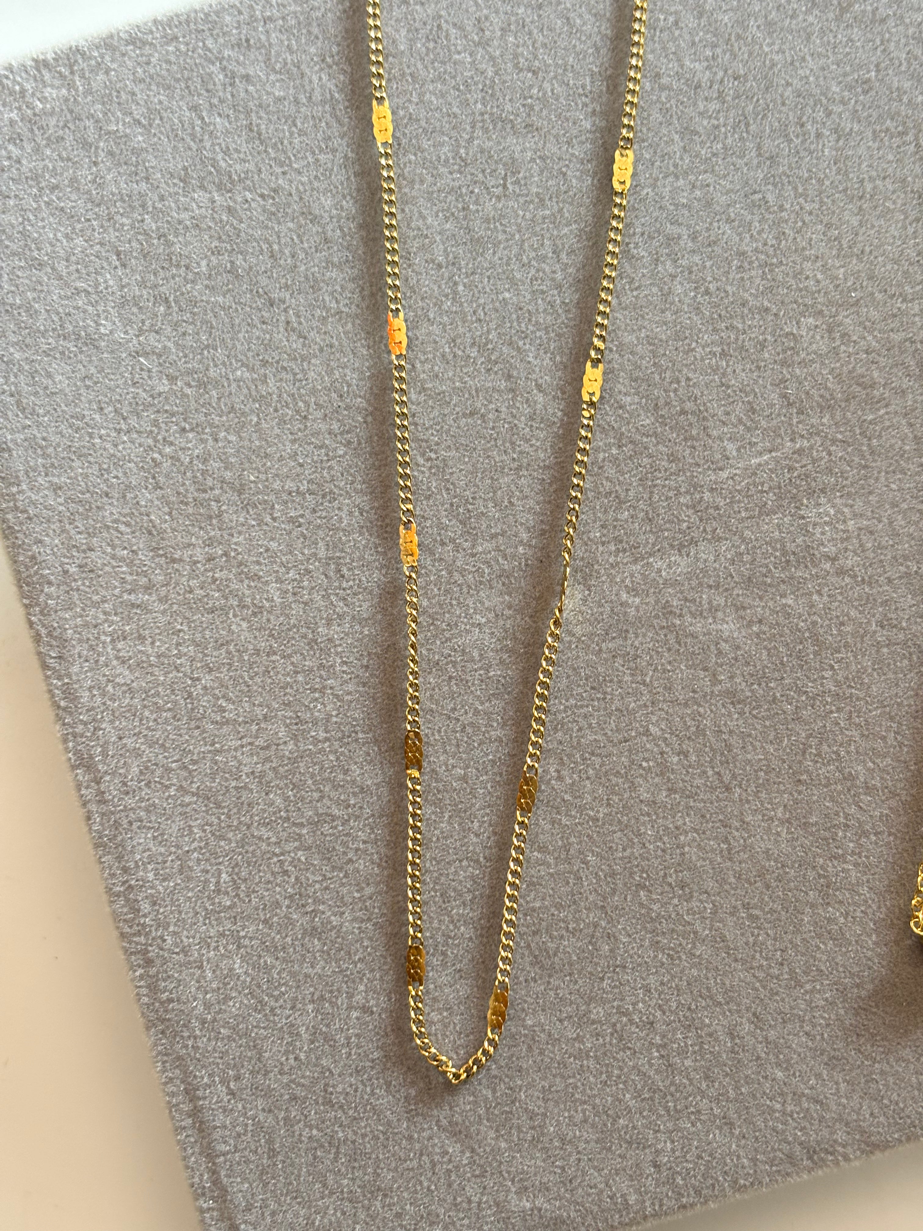 Plain necklace