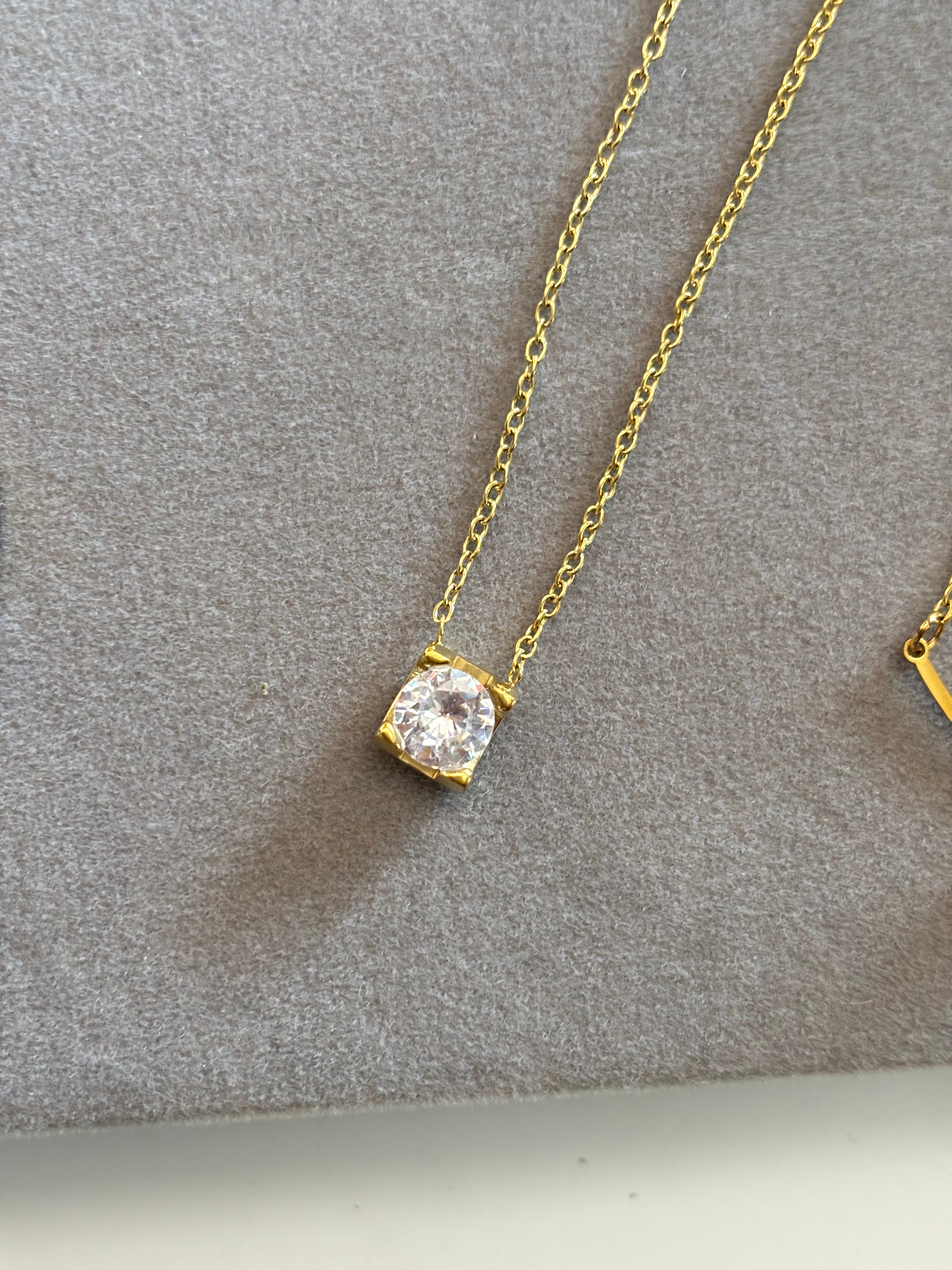 Solitaire necklace