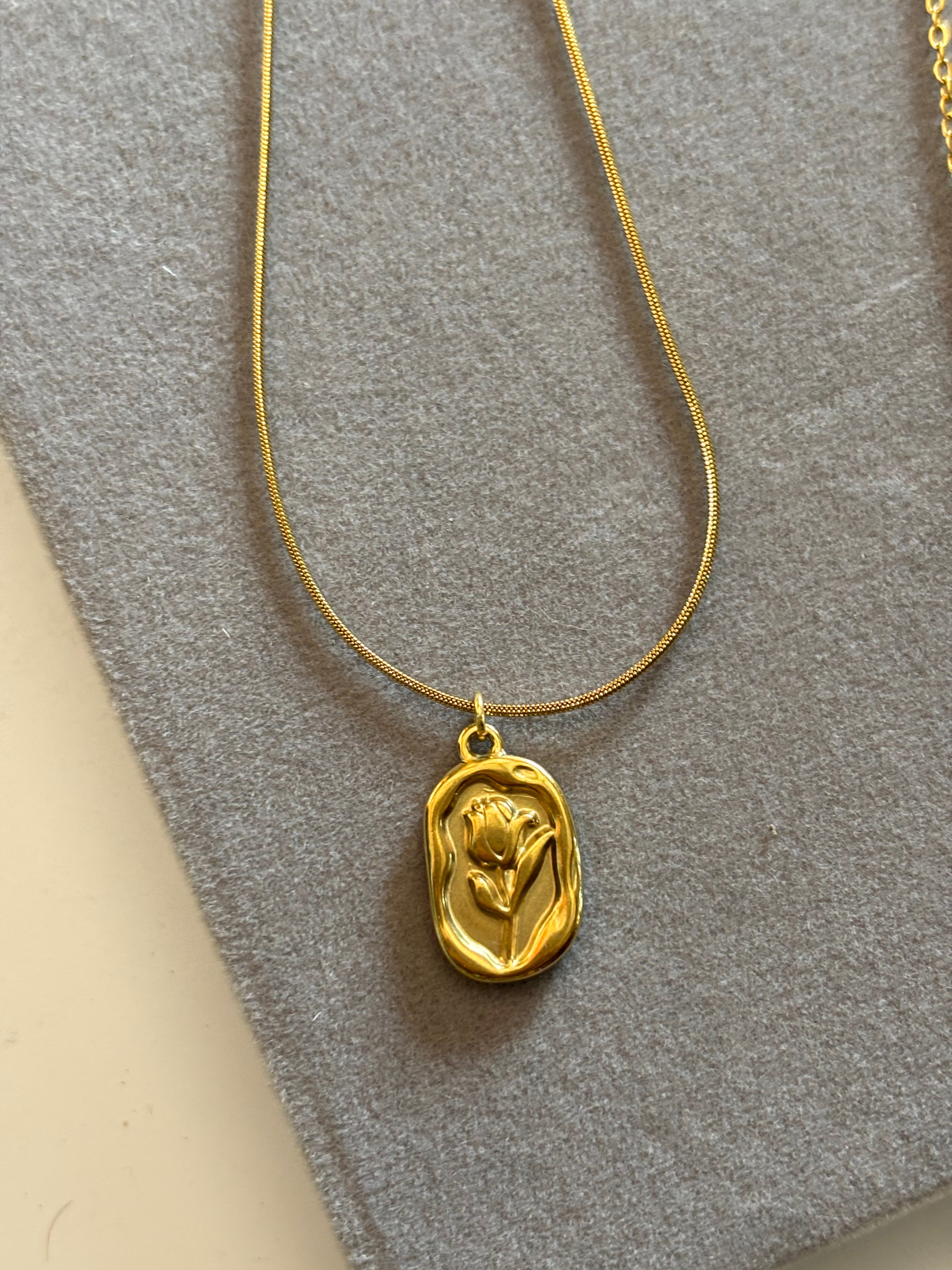 Juliet rose necklace