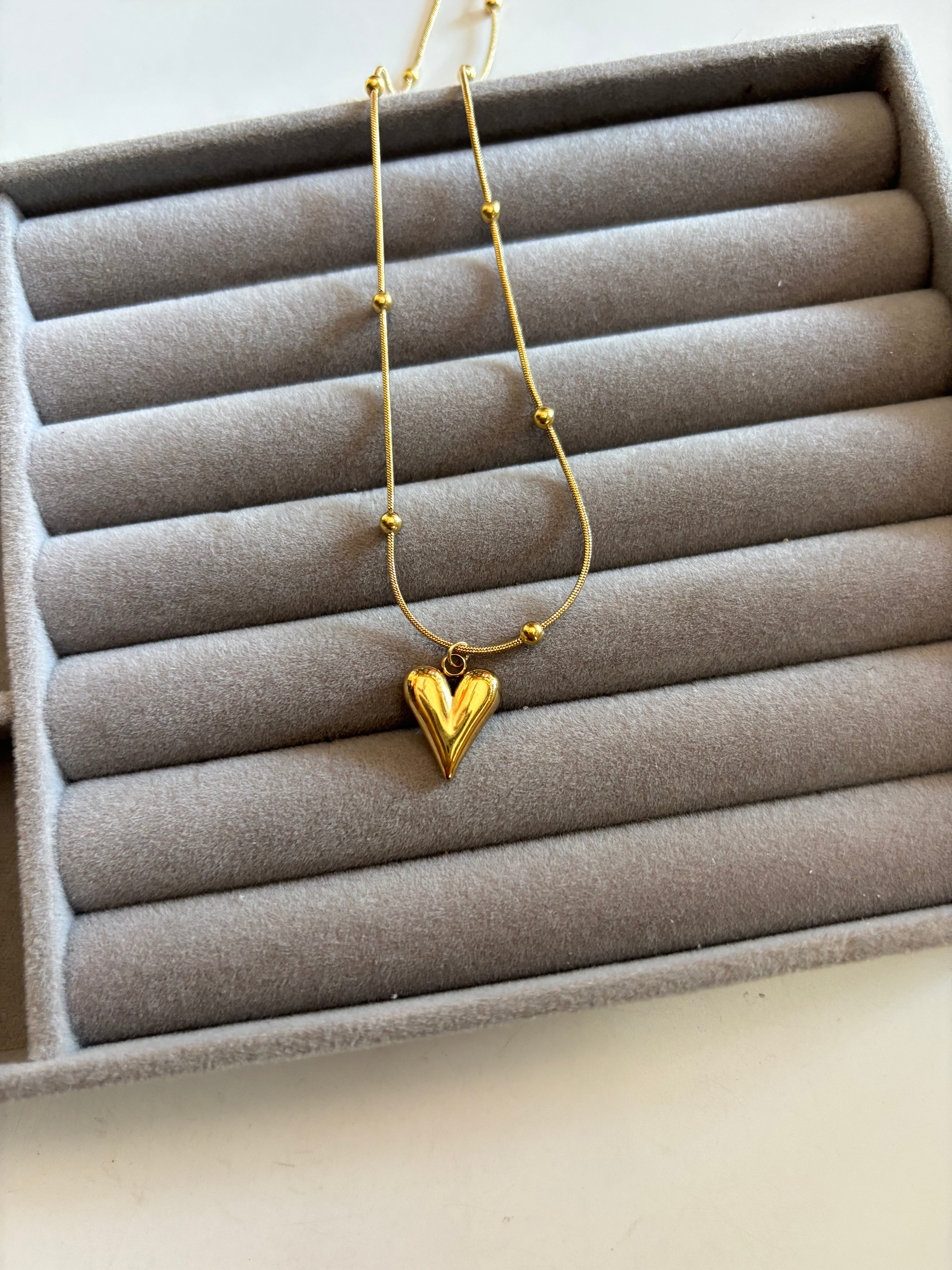 Pointed heart necklace