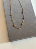 Minimal floral dotted necklace - Hirulythings