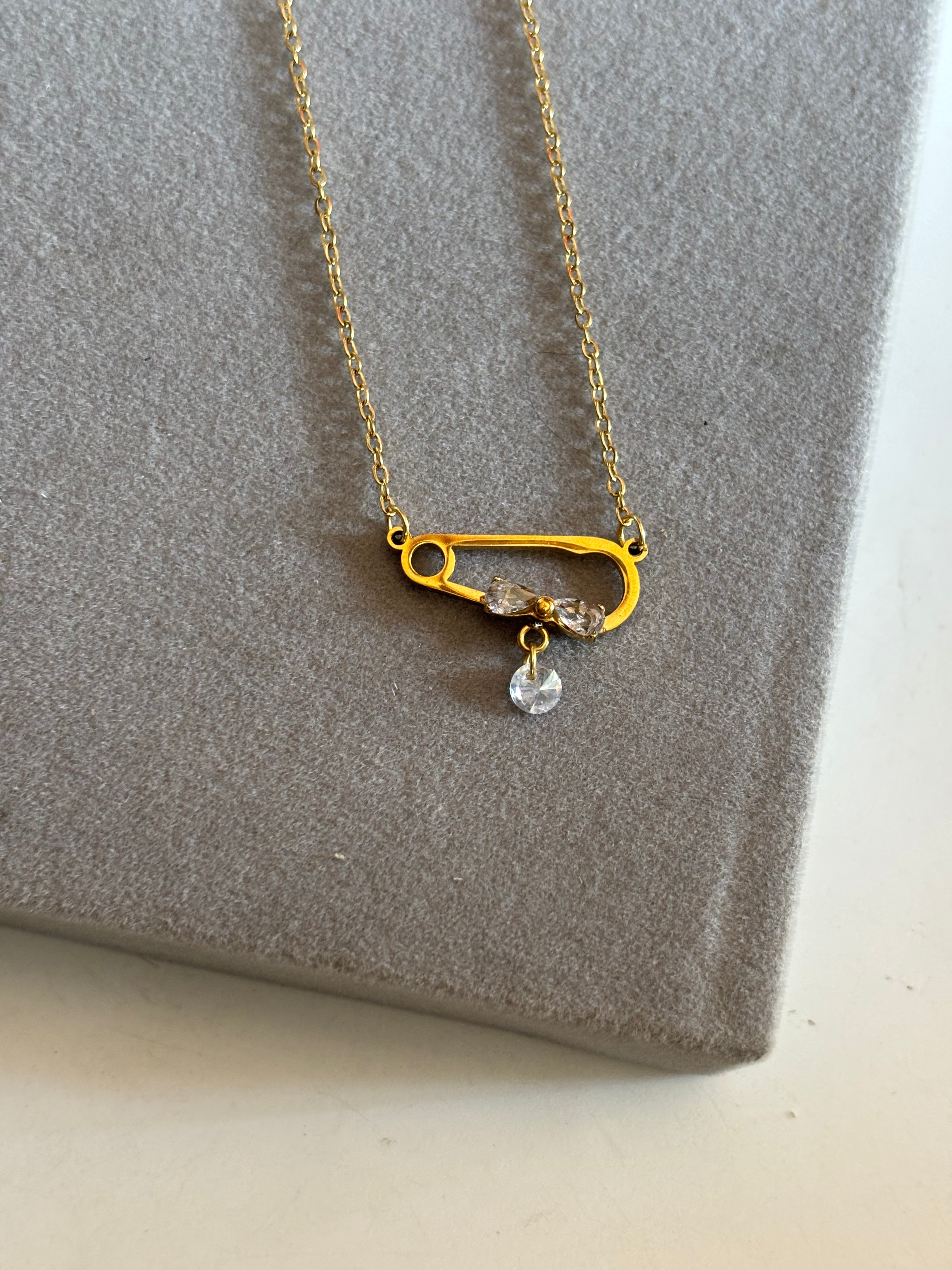 Safety pin IT girl necklace