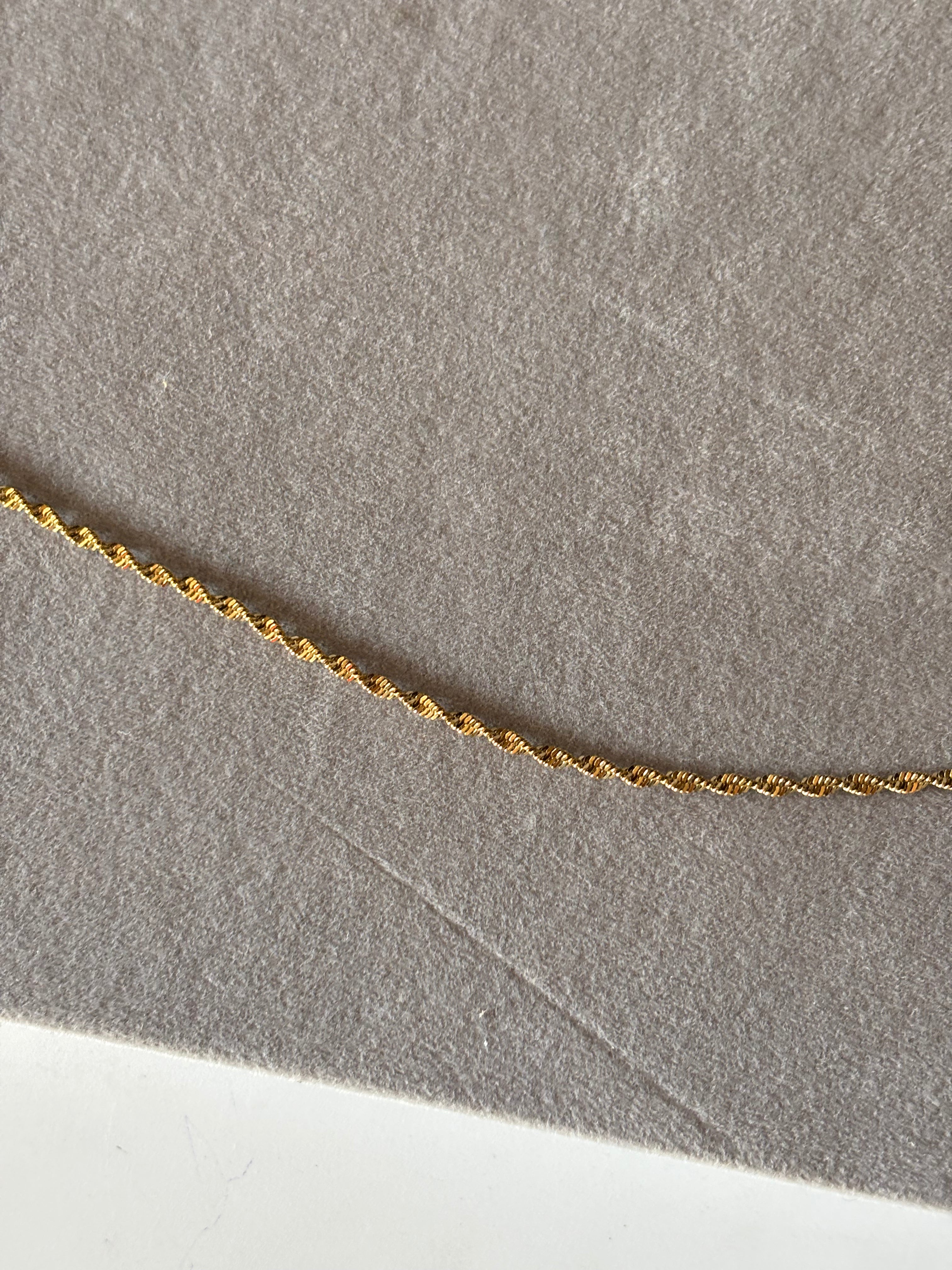 TRADITIONAL WHEAT HIP CHAIN