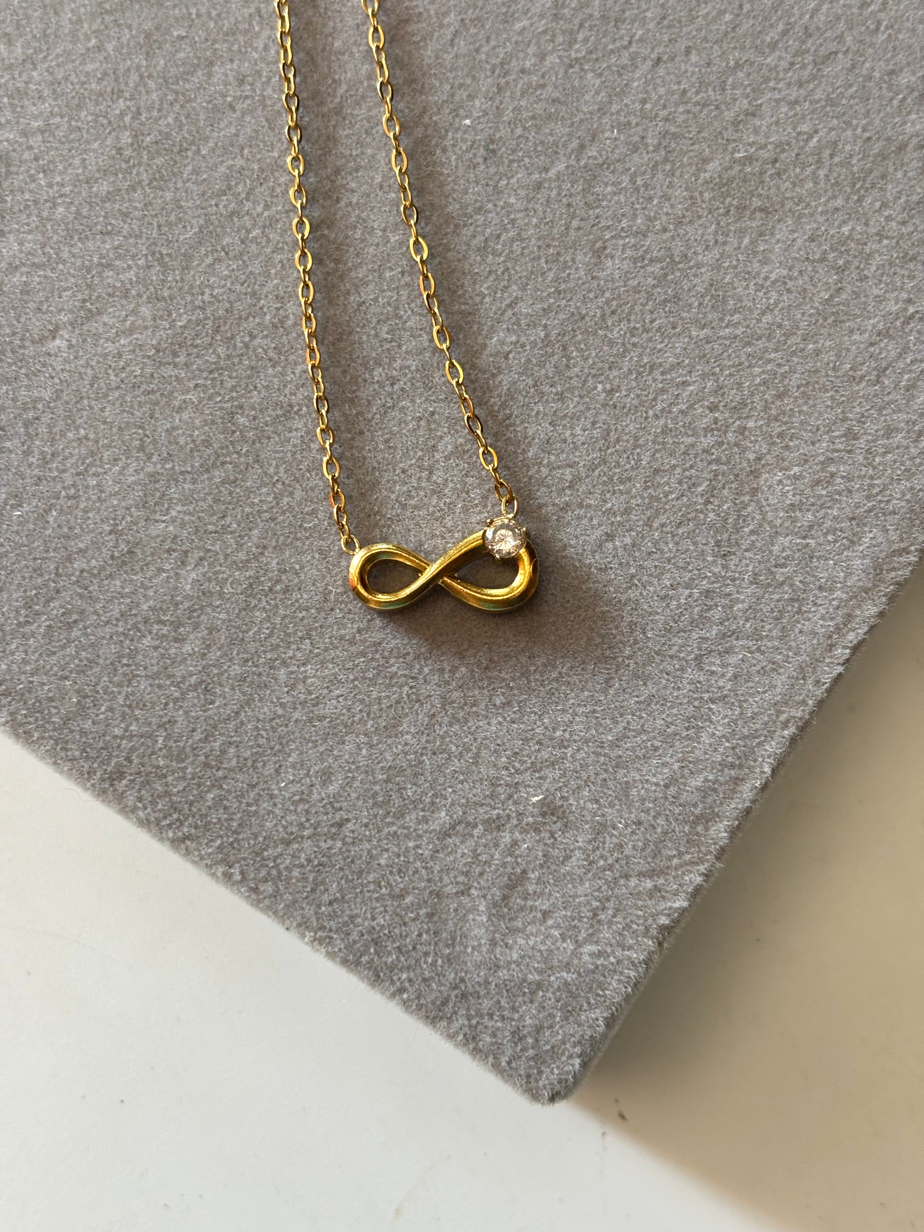 Infinite necklace