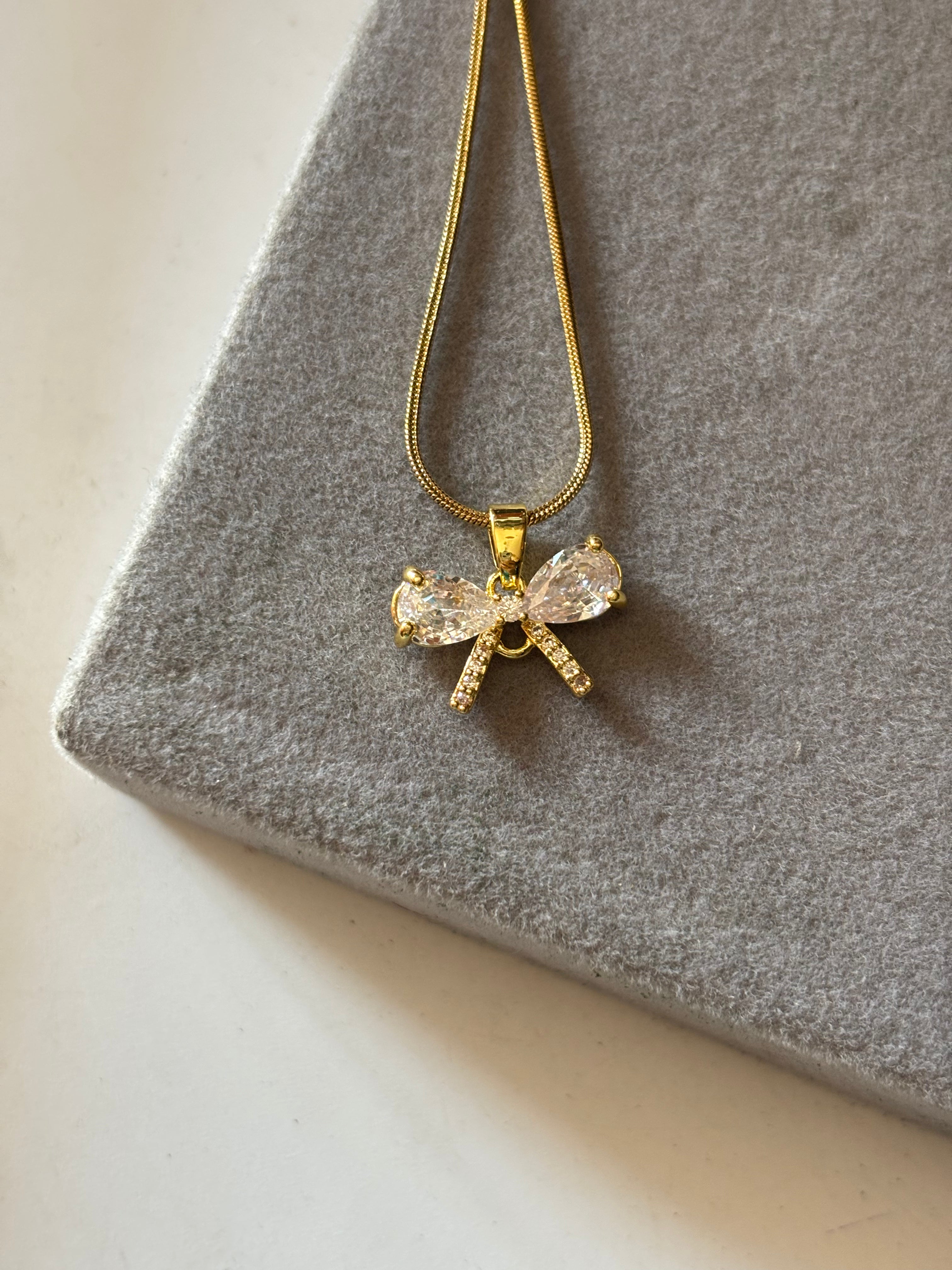 Crystal bow necklace